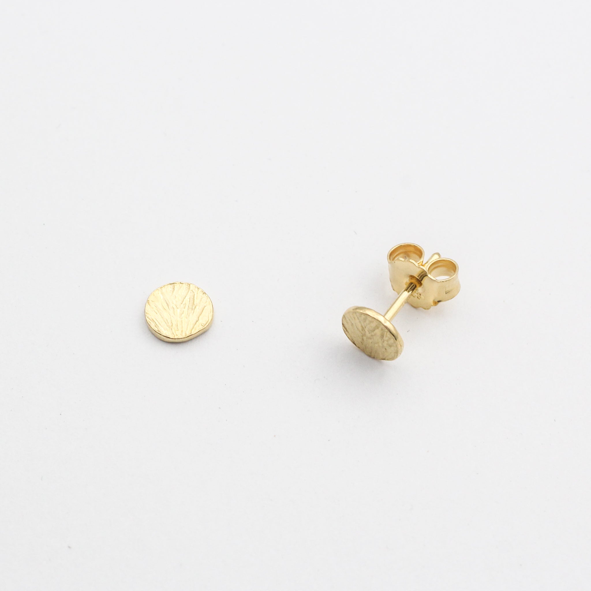 Ohrstecker "Tiny Shell" gold