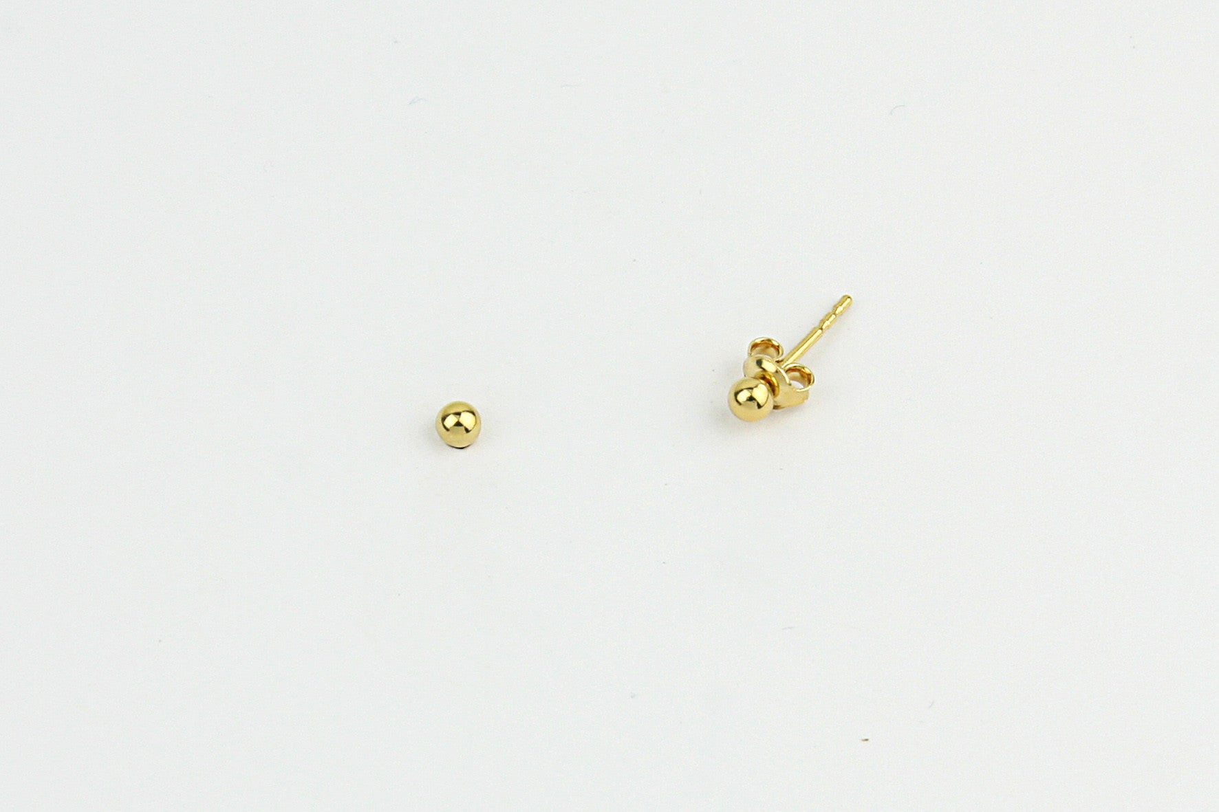 Ohrstecker "Tiny Dot" gold